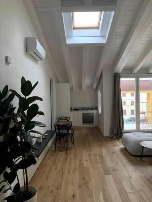Waterfront Balcony I Grani 4 Resort Style Suite Livorno Ngoại thất bức ảnh
